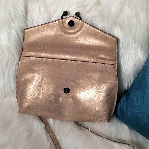 NWT Francesca's Mazikeen Rose Gold Snake Crossbody - Picture 6 of 6